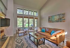 Others 4 Bend Townhome w/ Golf Course Views & Private Deck!