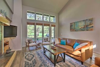 Others 4 Bend Townhome w/ Golf Course Views & Private Deck!