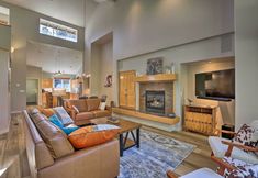 Others 6 Bend Townhome w/ Golf Course Views & Private Deck!