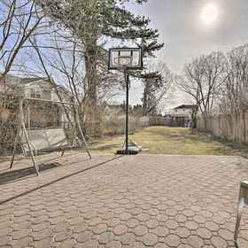 Interior 1 Charming New York Escape Near Central Park!, Nassau County Hotels