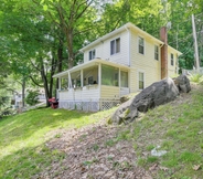 Lain-lain 2 Charming Danbury Cottage w/ Lake Kenosia Access!