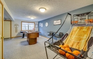 Lain-lain 4 Cozy Big Bass Lake Home With Hot Tub & Game Room!