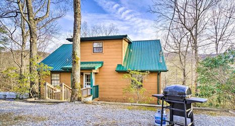 Others 2 Gatlinburg Cabin Getaway w/ Mountain Views!