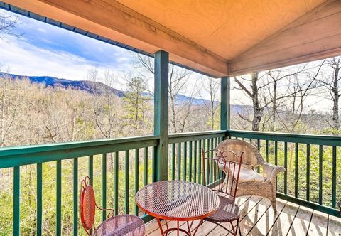 Others Gatlinburg Cabin Getaway w/ Mountain Views!