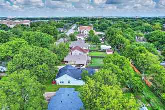 อื่นๆ 4 Historic + Fully Renovated Waxahachie Home!