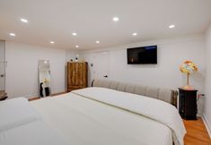 Others 4 Lovely Elmont Apartment - Walk to Bus Stop!