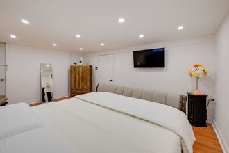 Others 4 Lovely Elmont Apartment - Walk to Bus Stop!