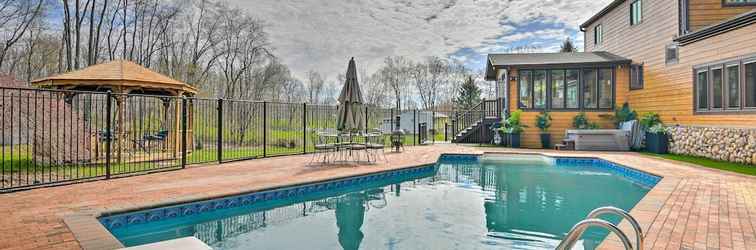 Others Lovely Highland Home w/ Pool & Hot Tub!