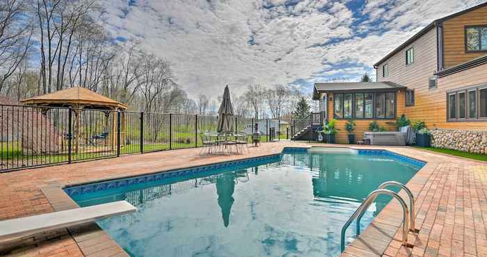 Lain-lain Lovely Highland Home w/ Pool & Hot Tub!