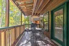 Others Picturesque Pigeon Forge Cabin w/ Mountain Views