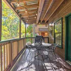 Interior 1 Picturesque Pigeon Forge Cabin w/ Mountain Views, Hatfield and McCoy Dinner Show Hotels