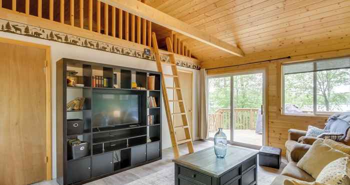 Lainnya Lakefront Cabin w/ Deck, Games, & Views!