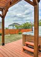 Imej utama San Antonio Vacation Rental w/ Hot Tub, Yard!