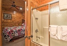 Others 4 Cabin w/ Pool Access ~ 3 Mi to Downtown Gatlinburg