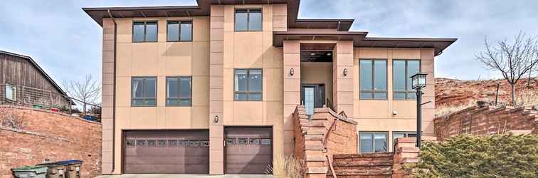 Lain-lain Upscale Laramie Home w/ Hot Tub & Patio!