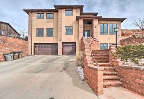 Others Upscale Laramie Home w/ Hot Tub & Patio!