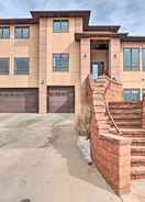 Imej utama Upscale Laramie Home w/ Hot Tub & Patio!