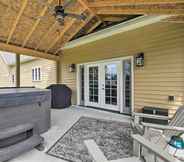 Lainnya 2 Upstate Hideaway w/ Hot Tub, 13 Mi to Malone!