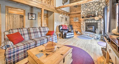 Others 2 Pet-friendly New York Cabin w/ Hot Tub & Game Room