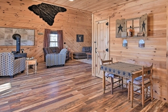 อื่นๆ 4 Quiet & Secluded Berea Cabin on 70-acre Farm!