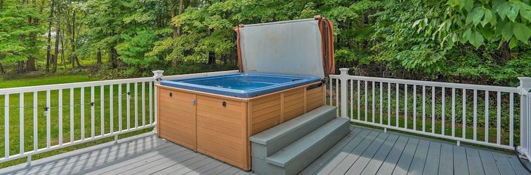 Lain-lain Woodstock Getaway w/ Hot Tub ~ 2 Mi to Dtwn!