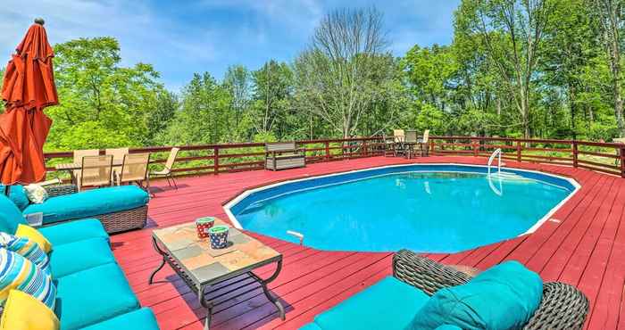 Others 4-season Lake Ariel Home: Swim, Fish & Ski!