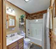 Khác 2 Charming 'fox Den' Cabin in Whittier w/ Hot Tub!