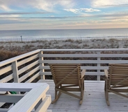 Lain-lain 6 Beachfront Emerald Isle Retreat w/ Ocean View