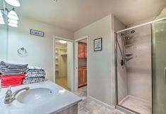 その他 4 Charming Medford Getaway ~ 4 Miles to Downtown!