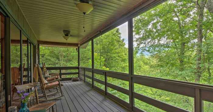 Others Charming Murphy House w/ 2 Decks Near Trails!