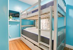 Others 5 11 Mi to Manhattan: Pet-friendly Duplex w/ Yard!