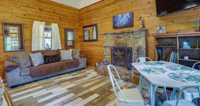 Others Cozy Eureka Springs Studio w/ Deck ~ 4 Mi to Town!