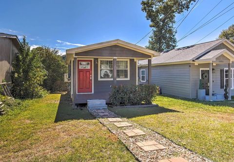 Others Cozy Montgomery Home: Walk to Lake Conroe!