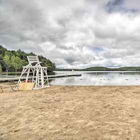 Interior1薩拉納克湖寵物友好度假屋,帶甲板和庭院,Pendragon Theatre飯店