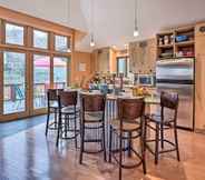 Others 4 Eclectic Lake Michigan Abode w/ Loft & Grill!