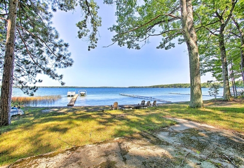 Others Idyllic Interlochen Cabin W/dock on Green Lake