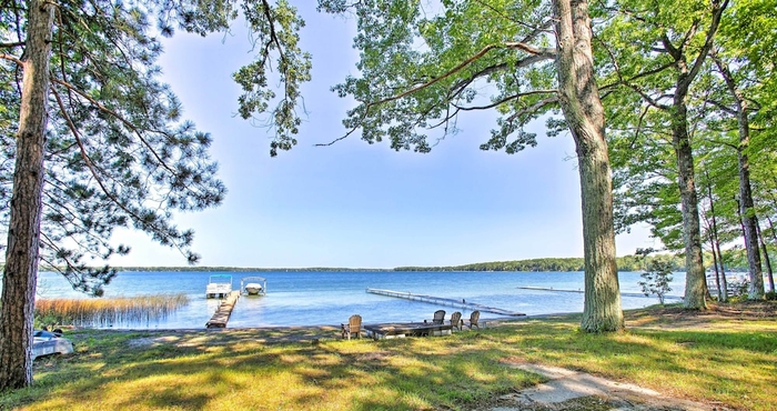 Others Idyllic Interlochen Cabin W/dock on Green Lake