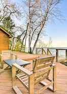 Imej utama Lakefront Applegate Retreat w/ Private Beach!