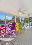 Imej utama Family Lake Retreat w/ Screened Deck!