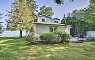 Others 7 Petoskey Waterfront Cottage w/ Deck + Grill!