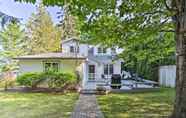 Others 2 Petoskey Waterfront Cottage w/ Deck + Grill!