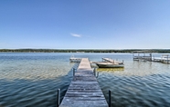 Others 5 Petoskey Waterfront Cottage w/ Deck + Grill!