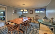 Lain-lain 5 Pet-friendly Togus Pond Home: Kayak & Canoe!