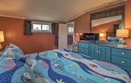 Others 2 Pet-friendly Togus Pond Home: Kayak & Canoe!