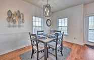 Others 3 Monkey Island Townhome: Walk to Lake & Dining