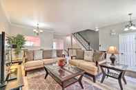 Others Woodbridge Townhome w/ Pool Table, Pond Views