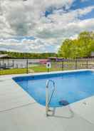 Imej utama Stunning Lake Hamilton Getaway w/ Hot Tub!