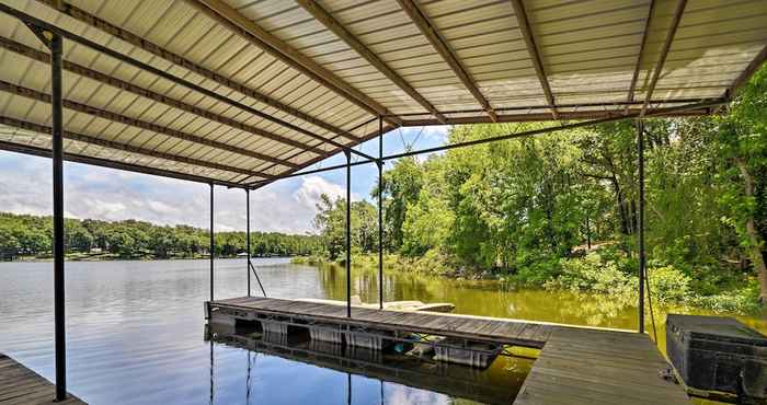 Lainnya Waterfront Lake Barkley Home w/ Deck & Fire Pit!