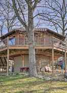 Primary image 'sunset Bluff Treehouse': On Bull Shoals Lake!