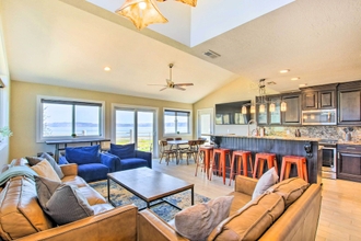 Others 4 Stunning Waterfront Retreat in Garden City!